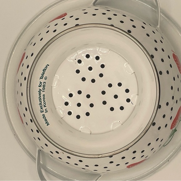Vintage Colander, White with Red Strawberries by Teleflora 1983 - Picture 3 of 9